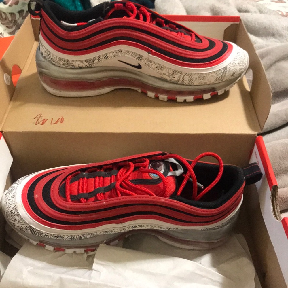 In selling Mike's air max 97 (GS) worn only twice